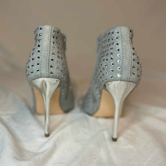 Steve Madden Pristo Bootie in Silver with Silver Studs size 7 - Picture 10 of 13